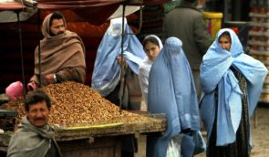 У Афганістані таліби заборонили жінкам виходити на вулицю з відкритим обличчям