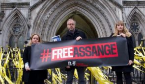 “Репортери без кордонів” передали петицію уряду Британії із закликом відмовити в екстрадиції Джуліана Ассанжа