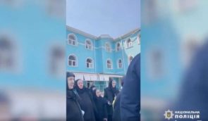 На Донеччині евакуювали монахів з розбомленого російською авіацією храму