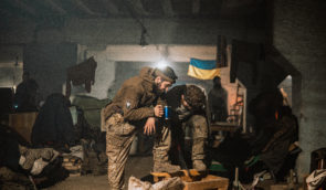 Фотограф полку “Азов”, захисник Маріуполя Дмитро Козацький закликав відправляти його фото на журналістські конкурси