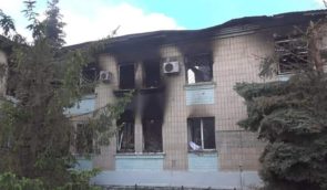 Российские военные обстреляли школу-интернат в Луганской области и убили трех человек в Донецкой области