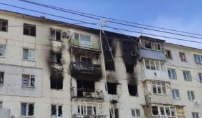 Российские военные ранили двух гражданских в Донецкой области и обстреляли десятки домов в Луганской области