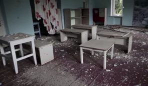 У селищі Запорізької області російські військові обстріляли десятки приватних будинків та дитсадок