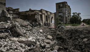 Россияне разрушили здание в Лисичанске, где скрывались люди: есть погибшие и раненые