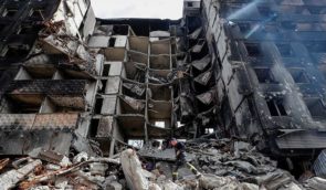 При разборе завалов в Мариуполе от взрыва пострадали мужчина и подросток, которых россияне привлекли к работам