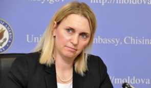 “Кремль продовжує використовувати їжу як зброю”: посолка США відреагувала на обстріл порту Одеси