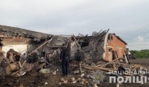Десятки обстрелов и разрушенные дома: последствия российских атак минувших суток в Харьковской и Луганской областях
