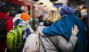 65% українських біженців поки не готові повертатися додому – опитування