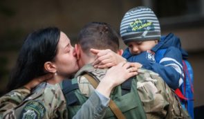 Рада прийняла закон про надання батькам-військовослужбовцям однакових прав на догляд за дитиною