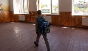 Россияне в Запорожье угрожают родителям, которые не учат детей по программе РФ: мужчинам – фронтом, женщинам – принудительными работами