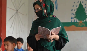 Влада “Талібану” вимагає від працюючих жінок шукати родичів-чоловіків, які б могли замінити їх на роботі