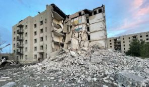 Російські війська обстріляли Часів Яр на Донеччині: під завалами одного з будинків лишаються понад 30 людей