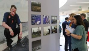У штаб-квартирі НАТО відкрили фотовиставку про воєнні злочини Росії в Україні