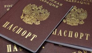 Росіяни змушують бюджетників на окупованих територіях отримувати паспорти РФ – ЦНС