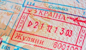 С сегодняшнего дня россияне не могут въезжать в Украину без визы