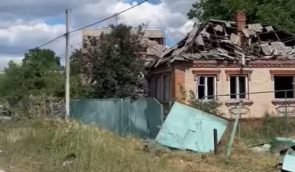 В Славянске под завалами после российского обстрела остались люди