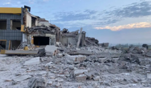 У Бахмуті на Донеччині російські військові знищили офіс Вільного радіо