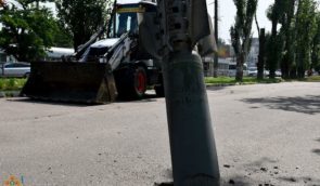 Окупанти знов обстріляли Миколаїв: пошкодили навчальний заклад та готель