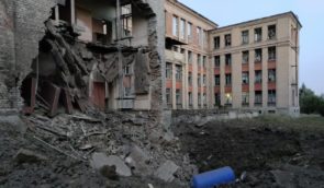 На Донеччині за добу окупанти зруйнували школу та вбили двох цивільних