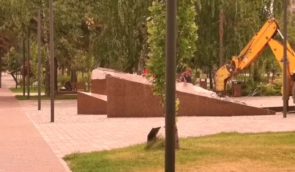 У Маріуполі окупанти демонтують меморіал українським військовим, щоб встановити пам’ятник Невському
