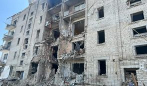 Росіяни ракетами обстріляли житлові будинки у Вознесенську — відомо про дванадцятьох поранених (оновлено)