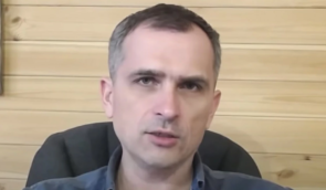 Україна заочно судитиме проросійського блогера Подоляку за виправдання війни