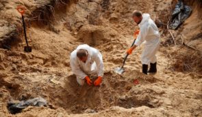 На місці масового поховання під Ізюмом ексгумували 59 тіл – більшість зі слідами насильницької смерті або катувань