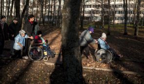 “Давайте теж будемо патріотами”: з учнів коледжу для людей з інвалідністю у Росії збирають “допомогу на фронт”
