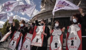 Депутати нижньої палати парламенту Франції зробили перший крок до закріплення права на аборт у Конституції