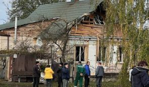 Російський дрон скинув гранату у центрі села на Сумщині, унаслідок вибуху загинула жінка