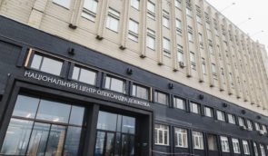 Попри протести дві будівлі Довженко-центру готують до приватизації