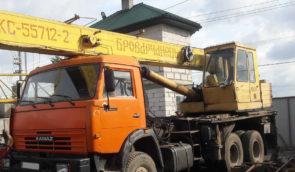 На будівництві в окупованому Сімферополі побачили викрадений росіянами автокран