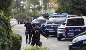 У руках коменданта посольства України у Мадриді вибухнув пакунок, його госпіталізували