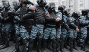 Вбивати українців під час повномасштабного вторгнення Росії допомагає щонайменше два десятки “беркутівців”