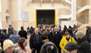Безкоштовним потягом із Херсона до Хмельницького евакуювалися перші сто українців