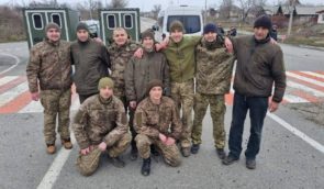 З полону окупантів додому повернулися ще 12 українців, серед них оборонці Маріуполя, Зміїного та ЧАЕС