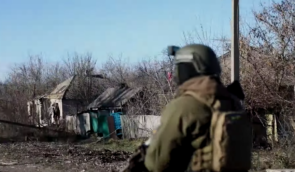 У звільненій Макіївці на Луганщині немає жодного вцілілого будинку, але росіяни продовжують її обстрілювати