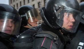 Справи Майдану: колишній беркутівець заочно отримав вісім років за побиття мітингувальника на Банковій