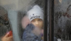 Росіяни змінюють імена та прізвища депортованих дітей, що ускладнює їхній пошук, – правозахисники