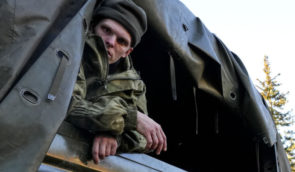 В оккупированной Керчи россияне сверяют данные военнообязанных на госпредприятиях