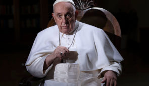 Папа Римський назвав несправедливим покарання за гомосексуальність, яку він досі вважає “гріхом”