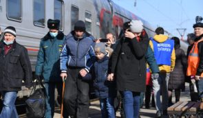 Депортованих українців російська влада розселяє, зокрема в Сибіру – Мінреінтеграції