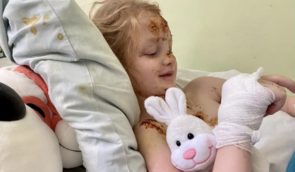 Лікарі змогли зберегти око 6-річній Алісі, яка дістала поранення у Херсоні, однак зір відновити неможливо
