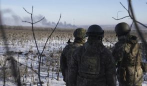 Зеленський попри критику тисяч українців посилив відповідальність військових за невиконання наказу