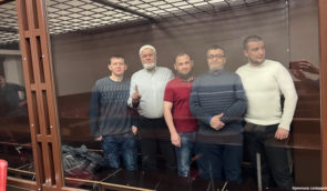 Російський суд квапиться із вироком для кримських політв’язнів у справі “Хізб ут-Тахрір”. Суддя Валерій Опанасенко не дав їм виступити з останнім словом