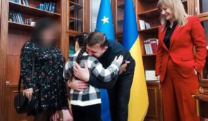 Мешканка Херсона з неповнолітньою донькою повернулися в Україну після депортації до Росії