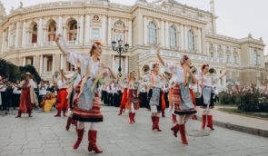 Колишній театр російського балету видає себе за Одеський оперний на концертах у Європі