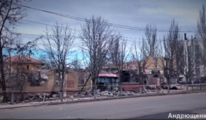 В окупованому Маріуполі росіяни знесли цілий житловий квартал