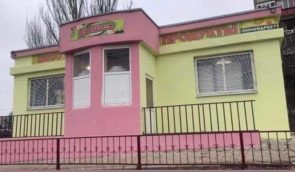 В Мариуполе россияне открыли продуктовый магазин на месте морга