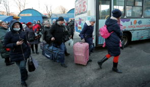Россияне массово вывозят людей из села под Сватово – Луганская ОВА